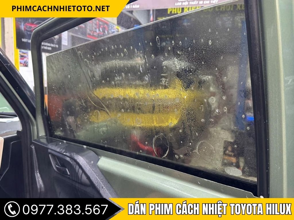 Hình Ảnh Dán Phim Cách Nhiệt Toyota Hilux