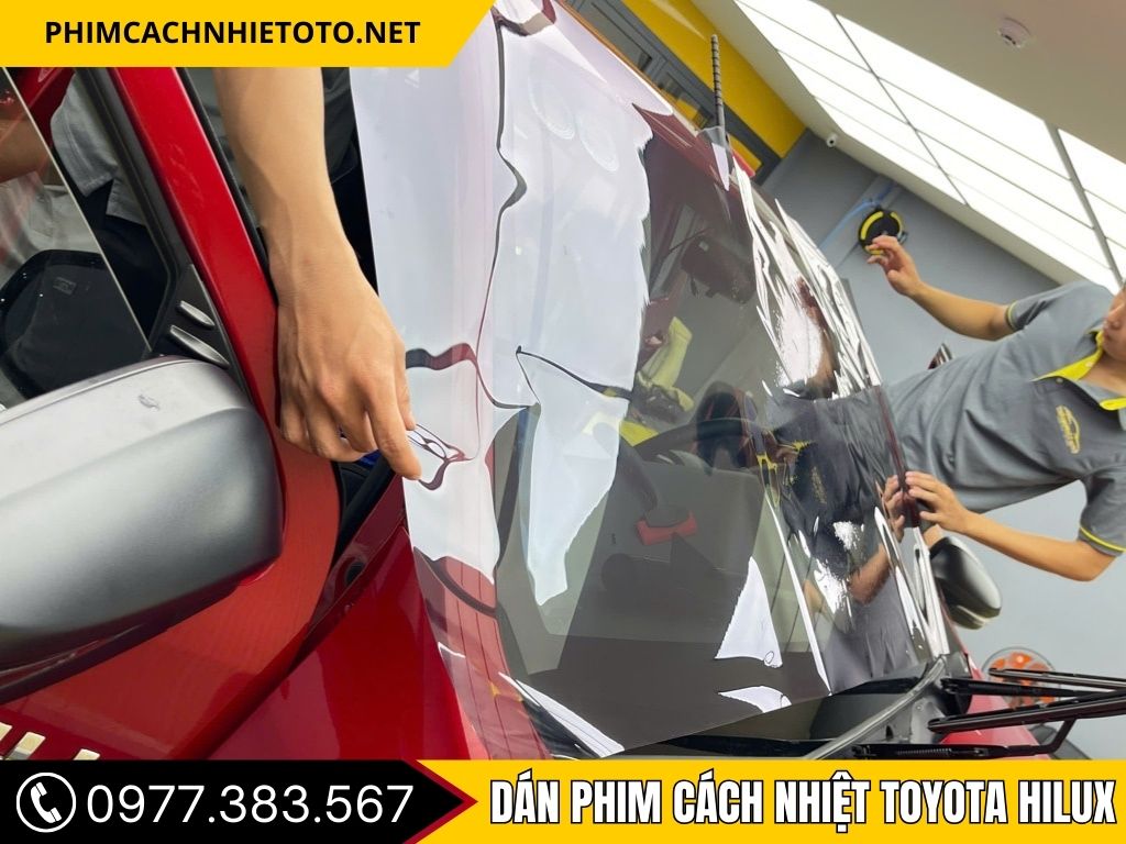 Hình Ảnh Dán Phim Cách Nhiệt Toyota Hilux