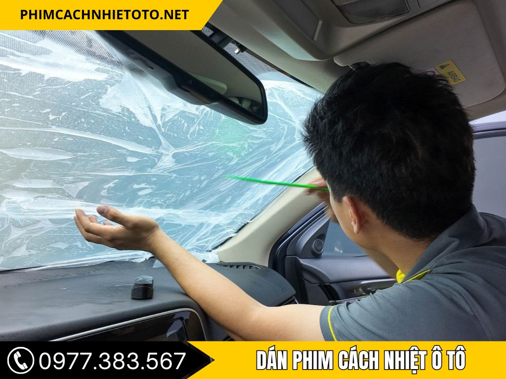 Hình Ảnh Dán Phim Cách Nhiệt Ô Tô