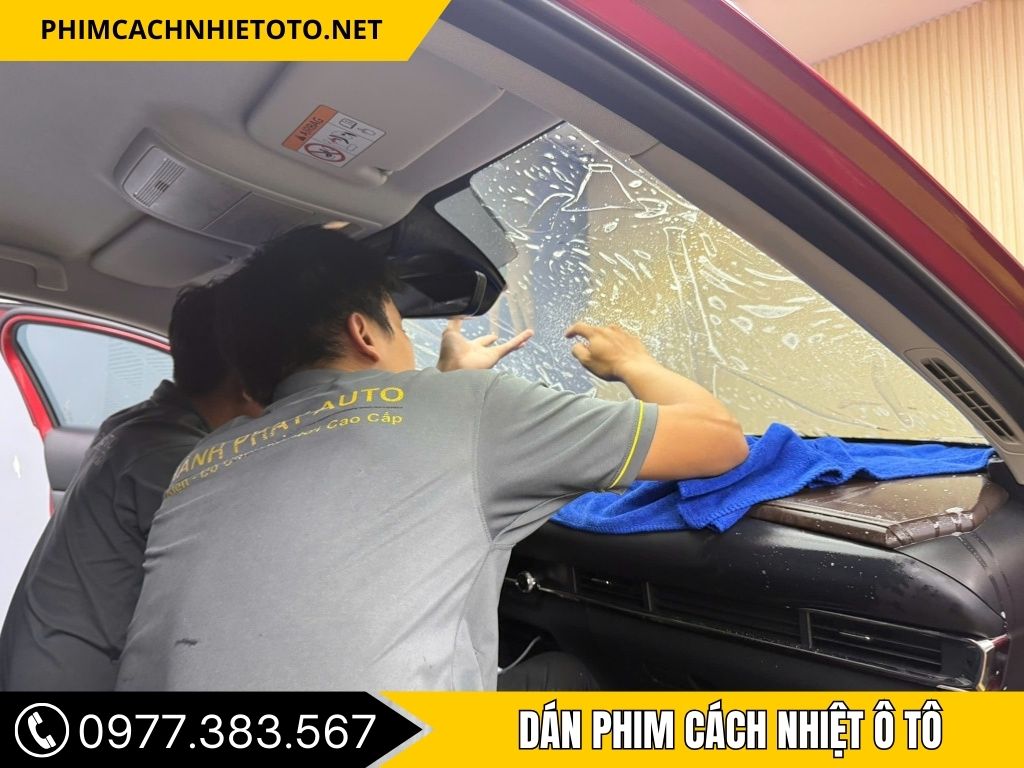 Hình Ảnh Dán Phim Cách Nhiệt Ô Tô