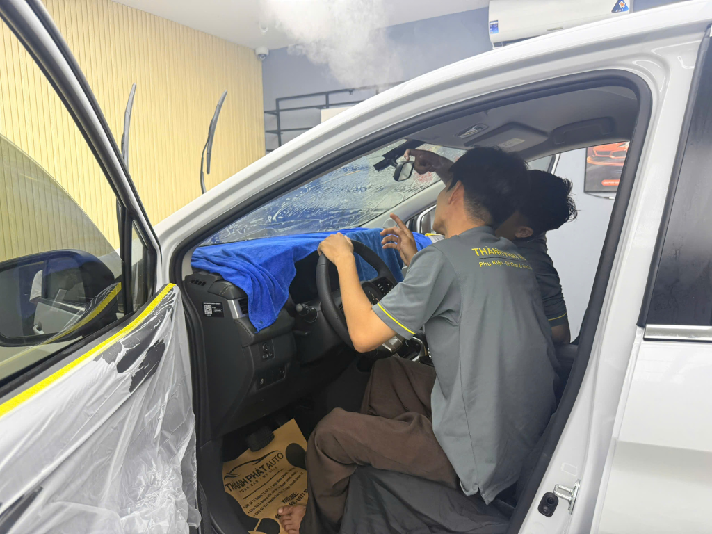 Dán Phim Cách Nhiệt Mitsubishi Xpander 2026 – Thi Công Nhanh