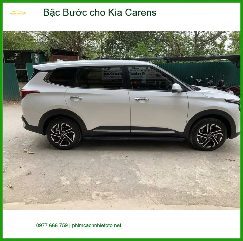 Anh Tùng lắp Bậc Bước cho Kia Carens tại Quận 9 cho xe tiện lợi hơn