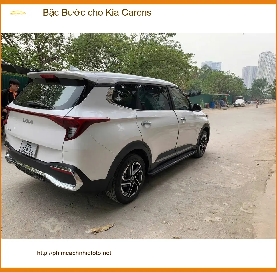 Anh Tùng lắp Bậc Bước cho Kia Carens tại Quận 9 cho xe tiện lợi hơn ảnh thực tế 3