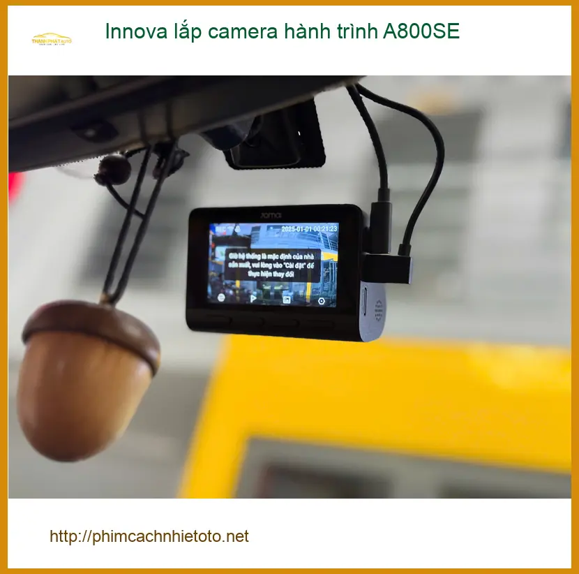 Anh Vinh lắp camera hành trình A800SE Innova tại Quận 3 để ghi lại hành trình. ảnh thực tế 2