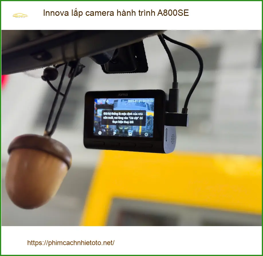 Anh Việt lắp camera hành trình A800SE cho Innova tại Quận 8 ảnh thực tế 3