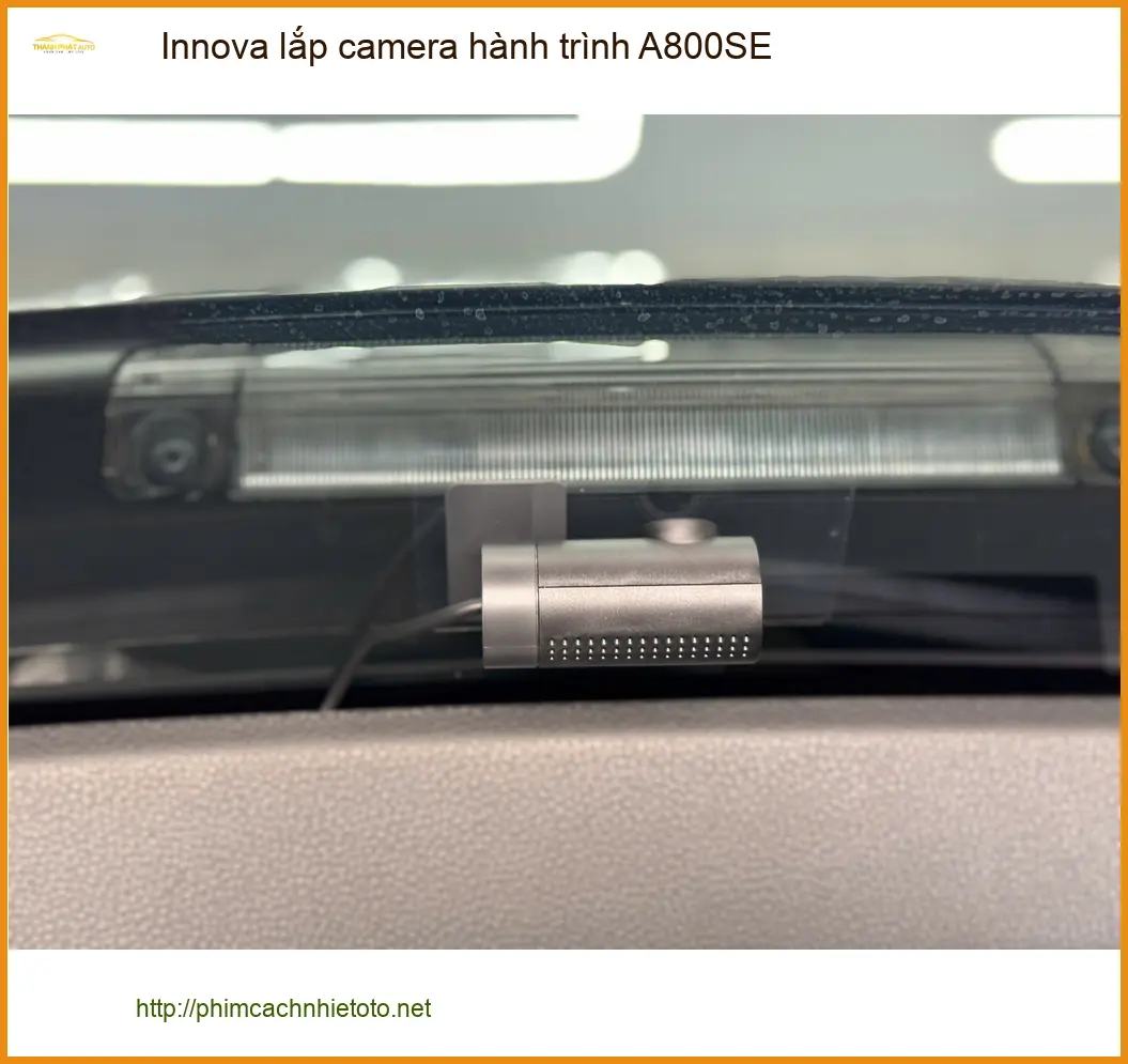 Anh Minh lắp camera hành trình A800SE cho Innova tại Quận 2 để an tâm lái xe ảnh thực tế 3