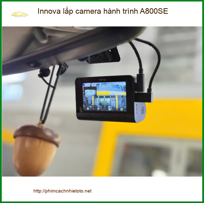 Chú Sâm lắp camera hành trình A800SE cho Innova ở Quận 9, cần bằng chứng va chạm
