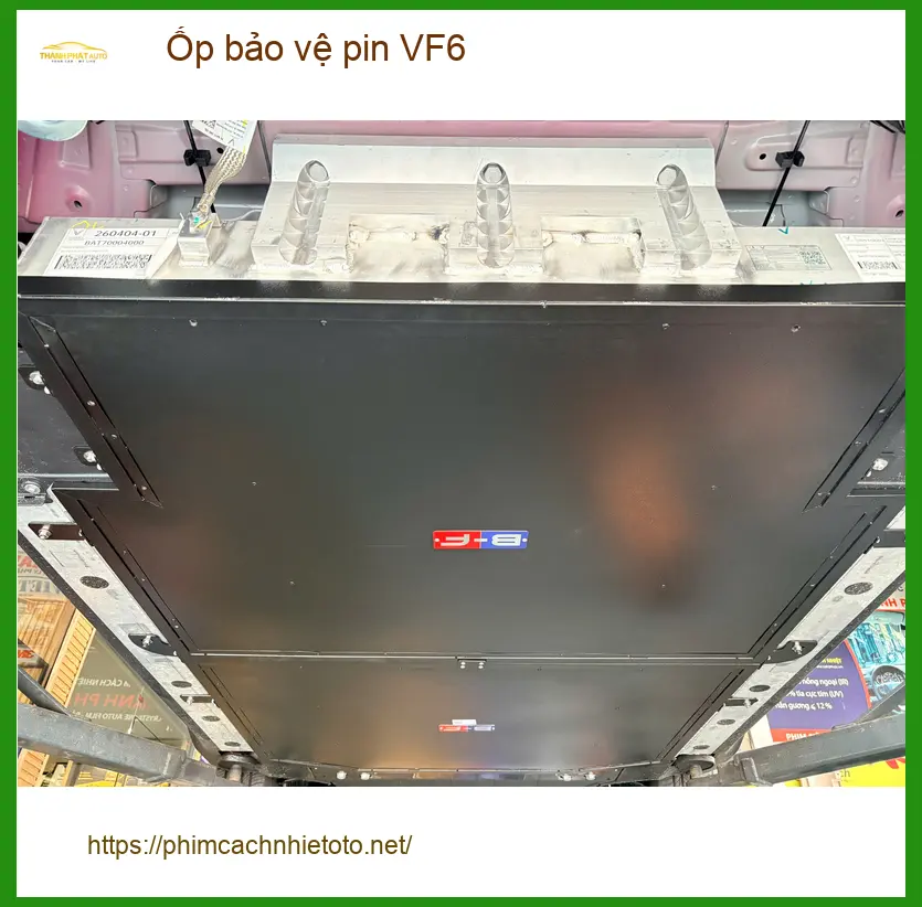 Anh Tấn lắp Ốp bảo vệ pin VinFast VF6 để tránh va đập tại Quận Thủ Đức
