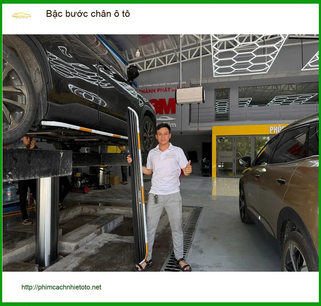 Anh Quang lắp bậc bước chân ô tô tại Bình Chánh cho Hyundai SantaFe ảnh thực tế 4