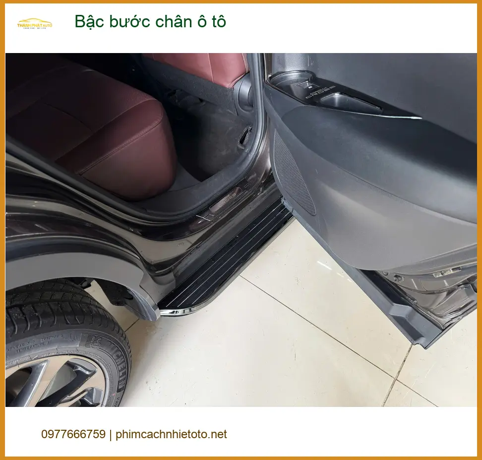 Anh Cường lắp bậc bước chân ô tô Hyundai Santa Fe tại Quận 12 để tiện cho gia đình ảnh thực tế 3