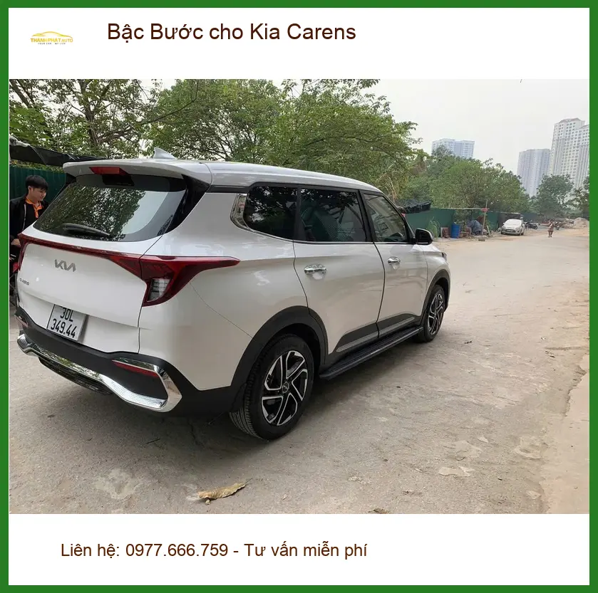 Anh Khải lắp Bậc Bước cho Kia Carens tại Quận Gò Vấp để tiện lên xuống xe cho gia đình