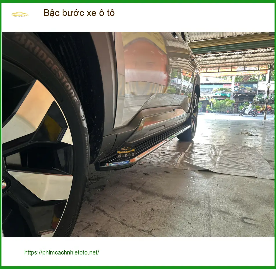 Chị Huyền lắp bậc bước xe ô tô Suzuki XL7 tại Quận 12 để tiện lên xuống xe cho bé ảnh thực tế 2