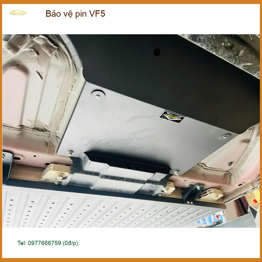 Chị Thanh bảo vệ pin VinFast VF5 tại Quận 4 để xe bền bỉ hơn