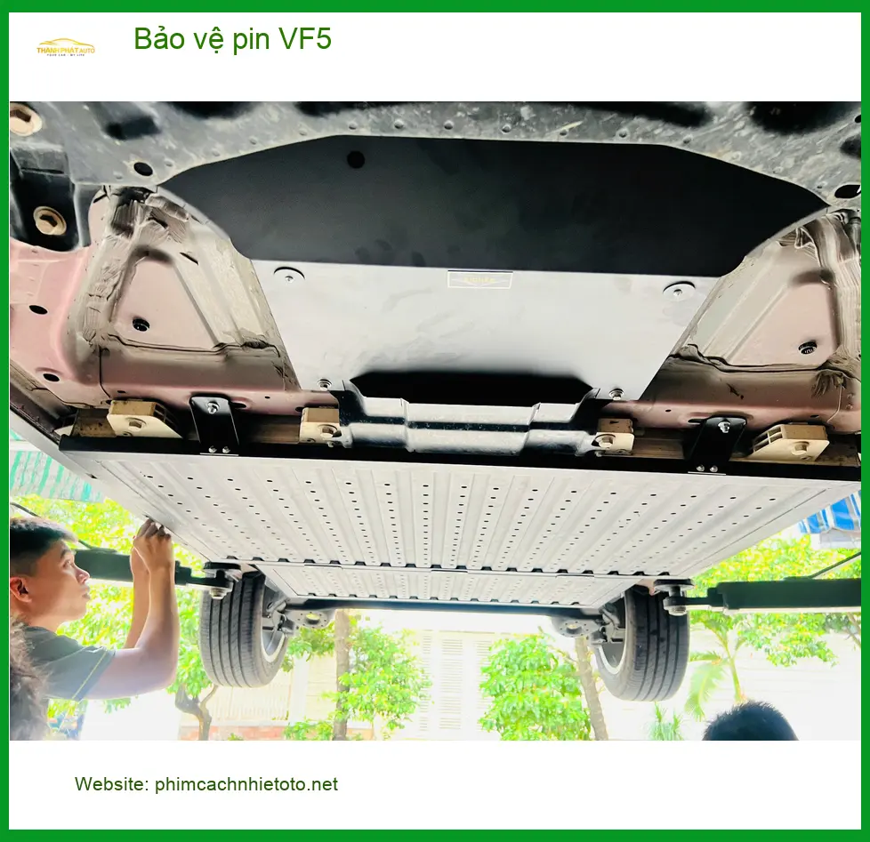 Anh Huy lắp đặt bộ bảo vệ pin VF5 tại Quận 2 tránh hư hỏng vặt ảnh thực tế 2