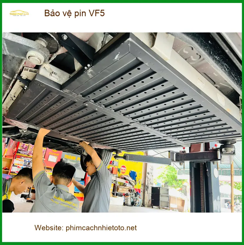 Anh Phi lắp đặt hệ thống bảo vệ pin VF5 ở Nhà Bè tránh chai pin sớm