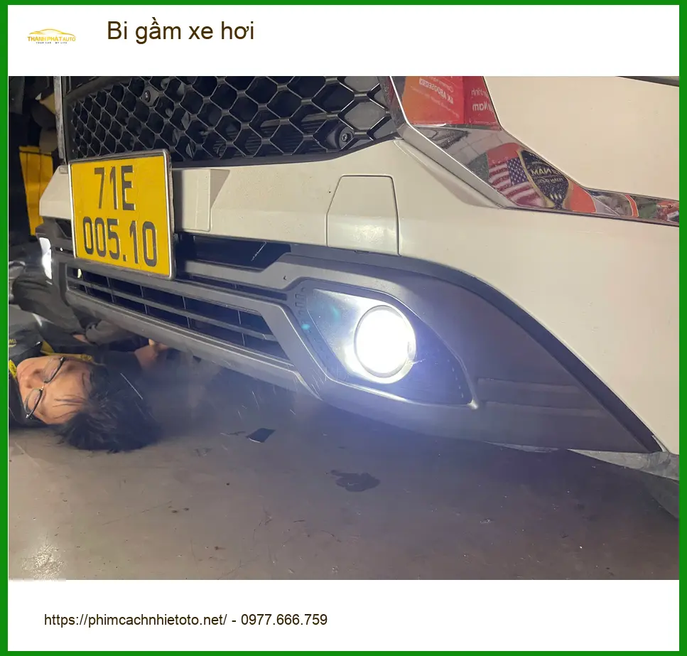 Anh Nhật độ bi gầm xe hơi Hyundai SantaFe tại Quận 4 khi thường xuyên đi công tác đêm ảnh thực tế 3