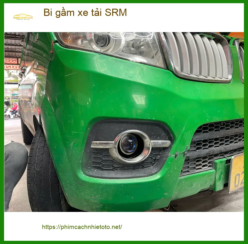 Chú Nhật lắp bi gầm xe tải SRM tại Quận 9 vì đèn zin quá yếu khi đi mưa ảnh thực tế 3