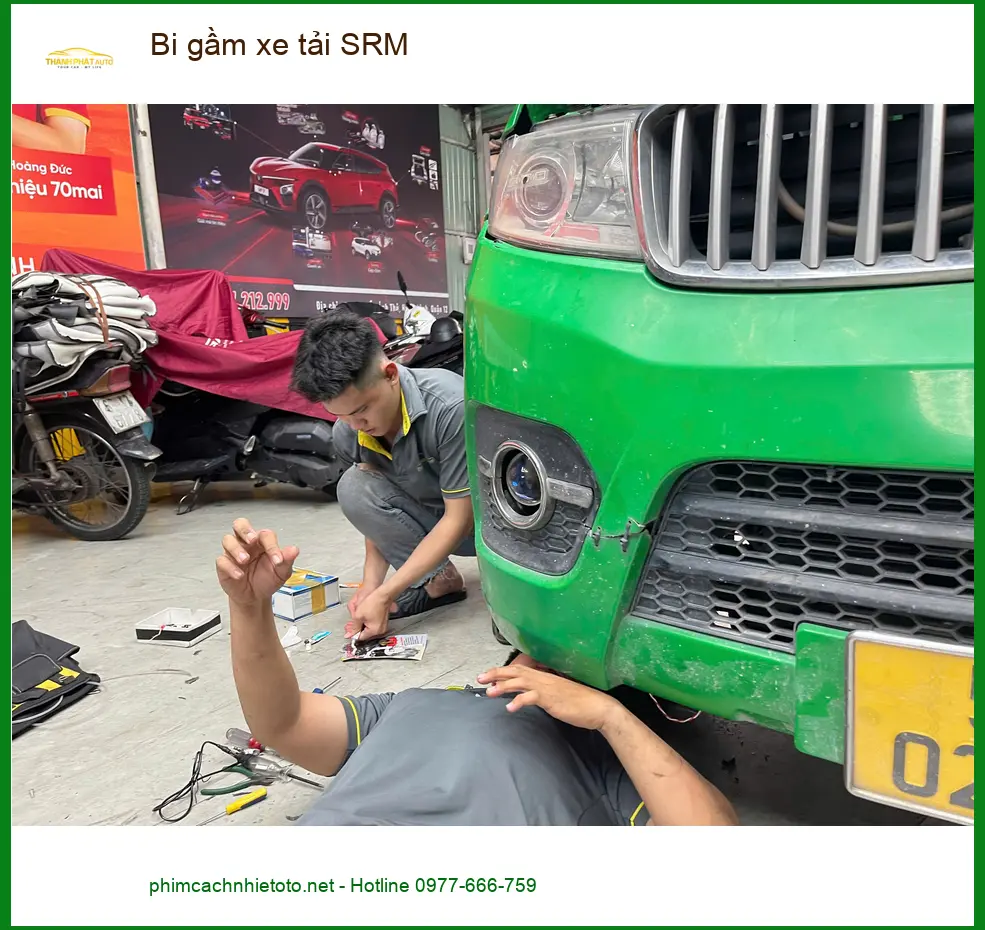 Chú Nhật lắp bi gầm xe tải SRM tại Quận 9 vì đèn zin quá yếu khi đi mưa ảnh thực tế 4