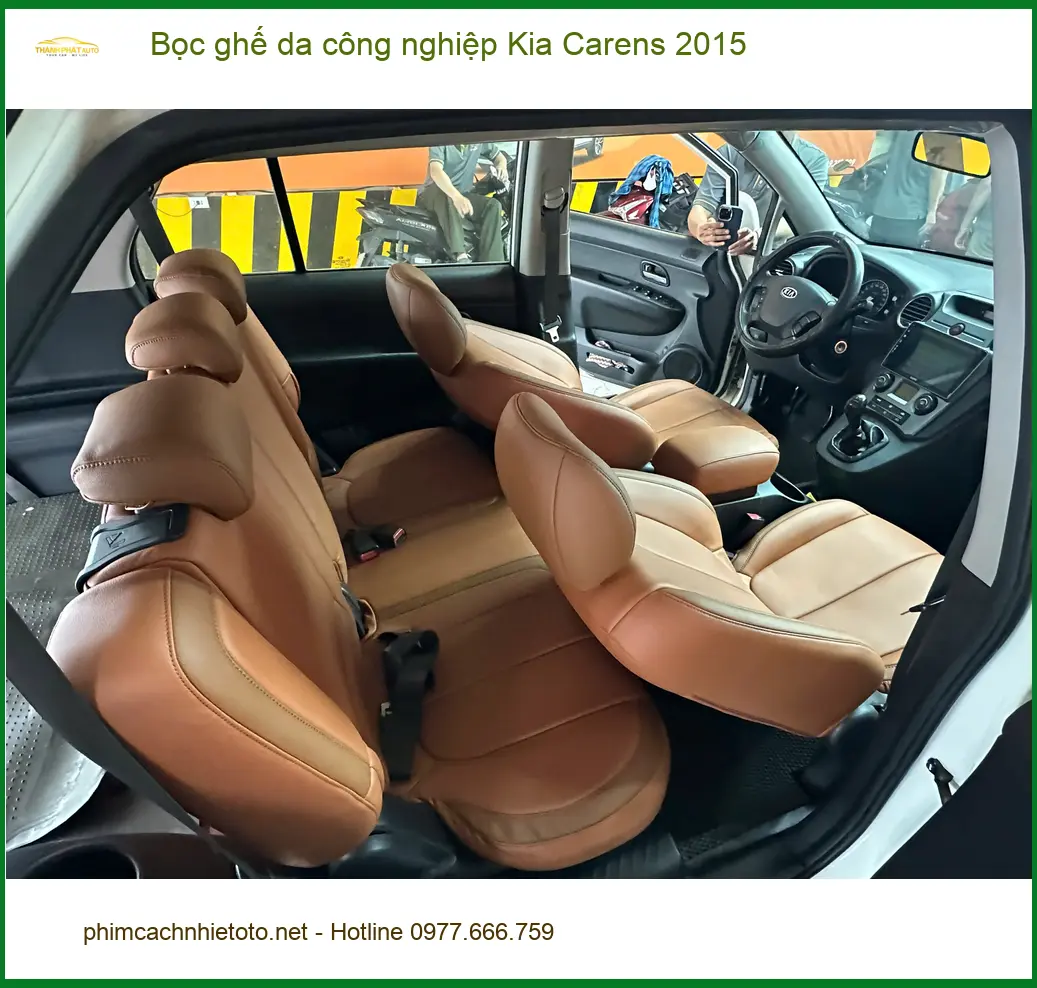 Chị Thảo bọc ghế da công nghiệp Kia Carens 2015 ở Quận 9 để đổi mới nội thất