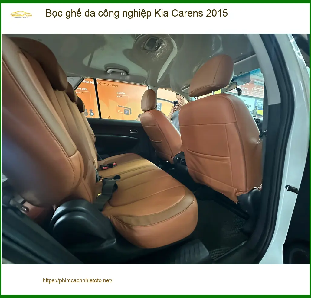 Anh Huy bọc ghế da công nghiệp Kia Carens 2015 Quận Thủ Đức vì ghế zin đã cũ