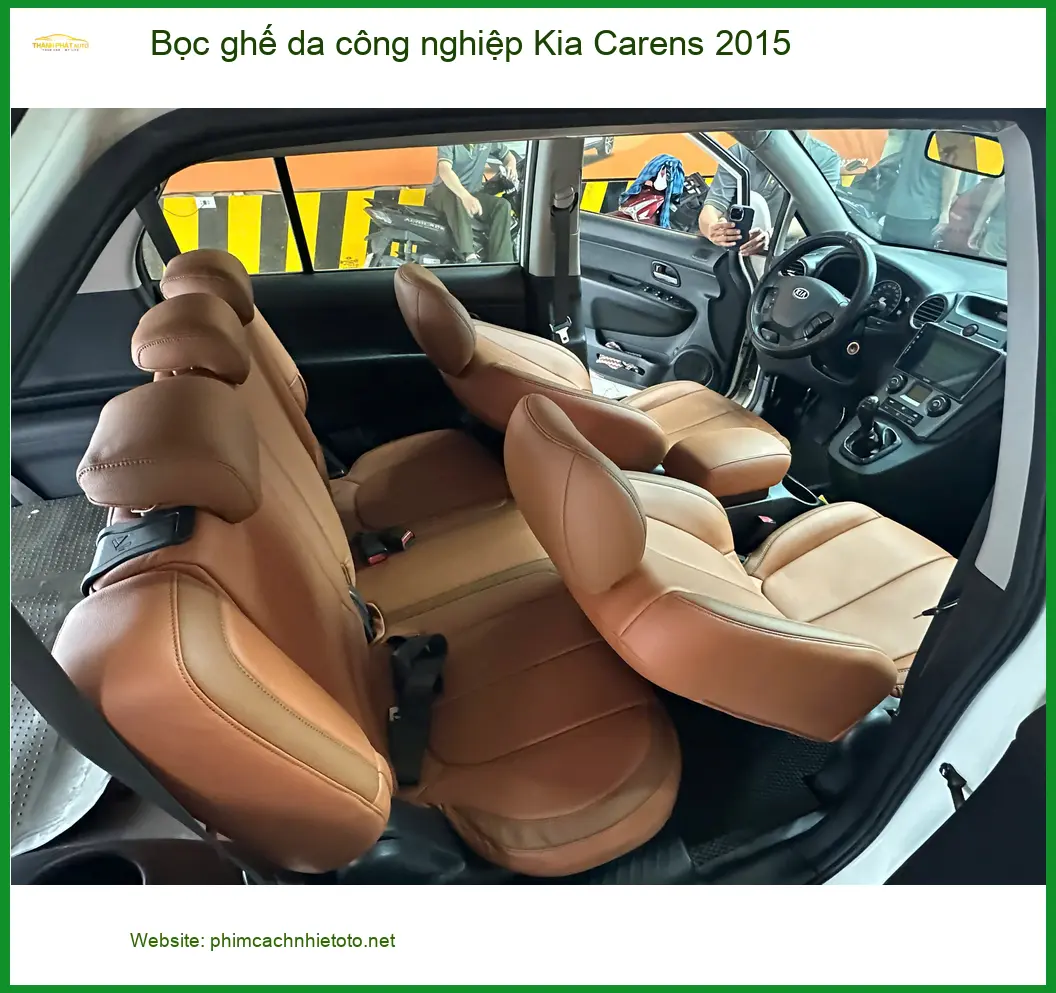 Anh Bách bọc ghế da công nghiệp cho Kia Carens 2015 tại Quận 12