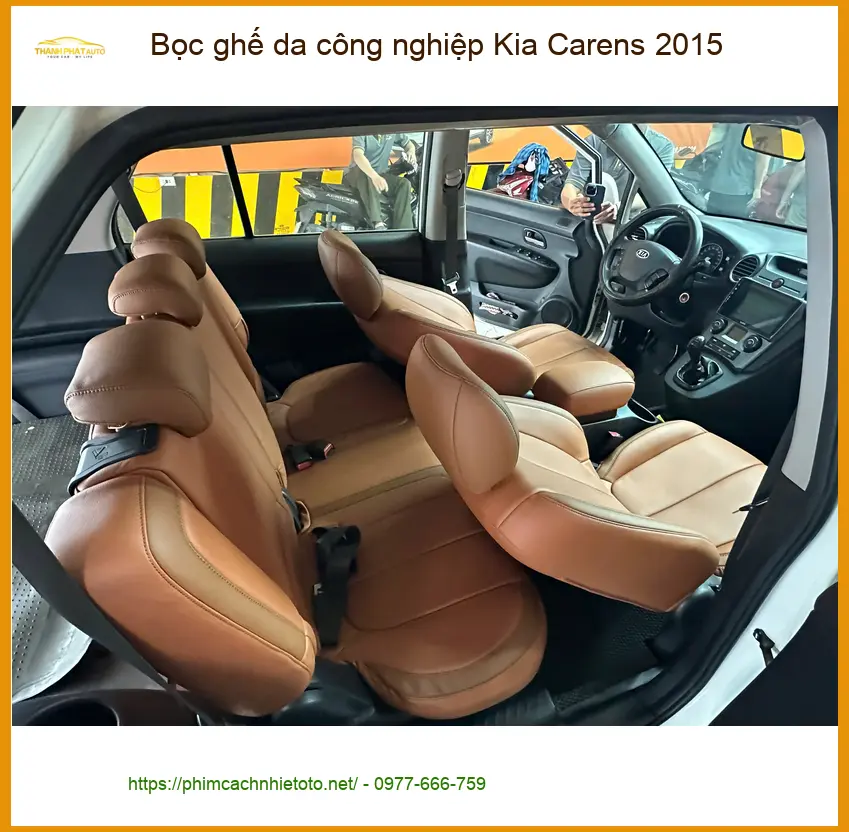 Anh Huy bọc ghế da công nghiệp Kia Carens 2015 Quận Thủ Đức vì ghế zin đã cũ ảnh thực tế 3