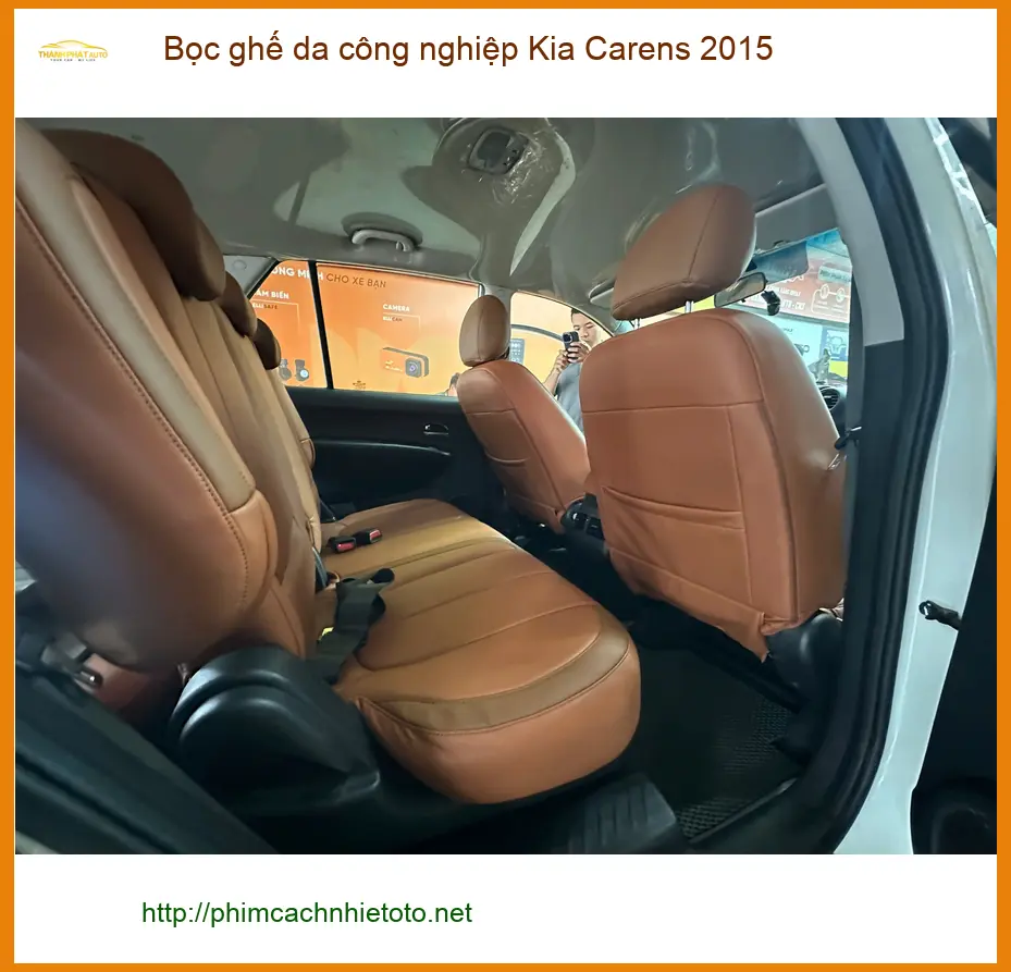 Chị Thảo bọc ghế da công nghiệp Kia Carens 2015 ở Quận 9 để đổi mới nội thất ảnh thực tế 3