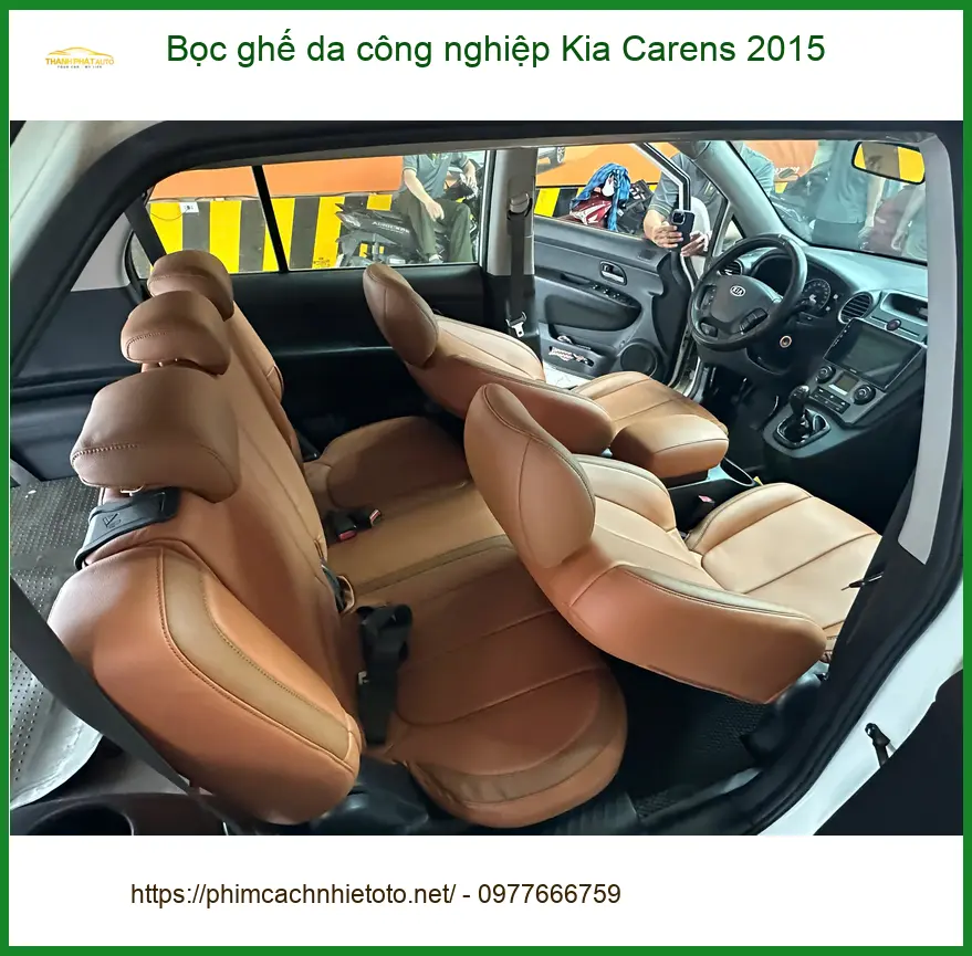 Anh Dũng bọc ghế da công nghiệp Kia Carens 2015 Quận 4 vì ghế cũ đã xuống cấp