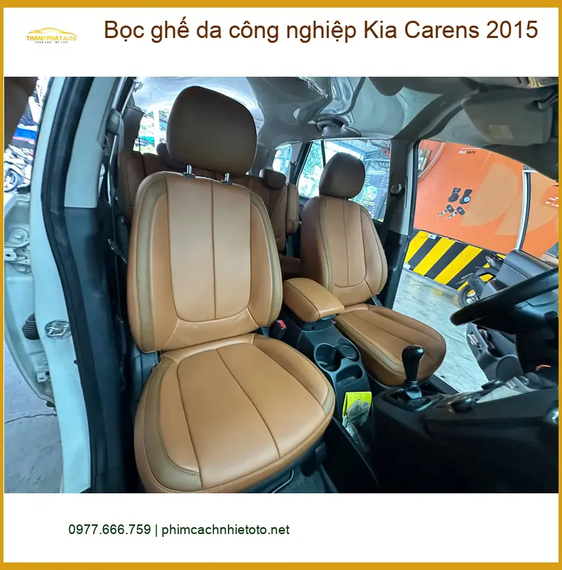 Chị Thảo bọc ghế da công nghiệp Kia Carens 2015 tại Bình Thạnh ảnh thực tế 2