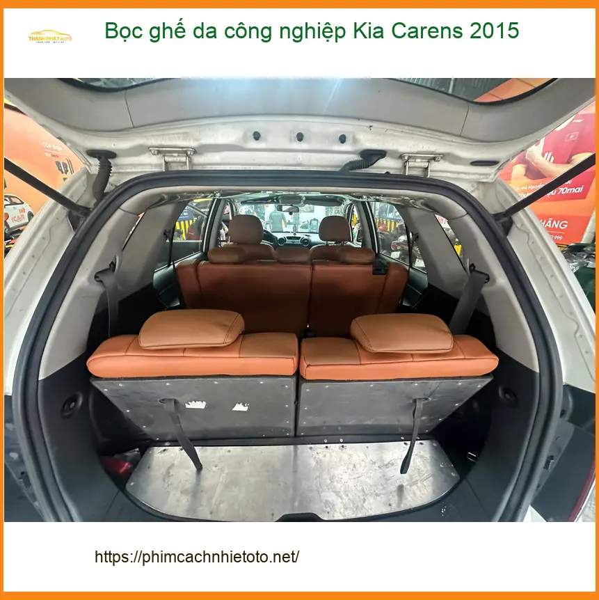 Anh Dũng bọc ghế da công nghiệp Kia Carens 2015 Quận 4 vì ghế cũ đã xuống cấp ảnh thực tế 3