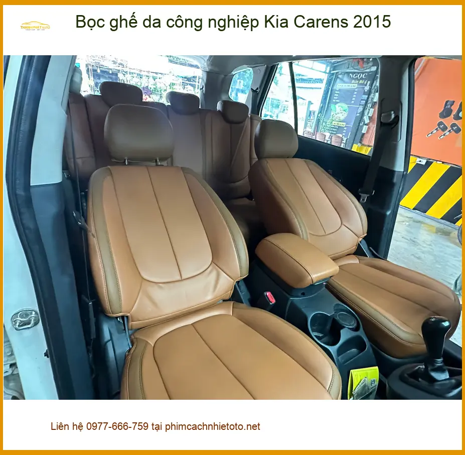 Cô Sương bọc ghế da công nghiệp Kia Carens 2015 tại Củ Chi cho nội thất sạch đẹp ảnh thực tế 3