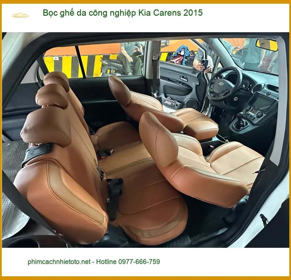 Chị Nga bọc ghế da công nghiệp Kia Carens 2015 Quận 11 vì ghế zin đã cũ ảnh thực tế 3