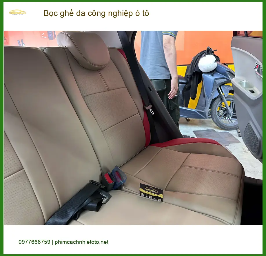 Chú Lộc bọc ghế da công nghiệp ô tô cho Ford Everest tại Quận 5 ảnh thực tế 4