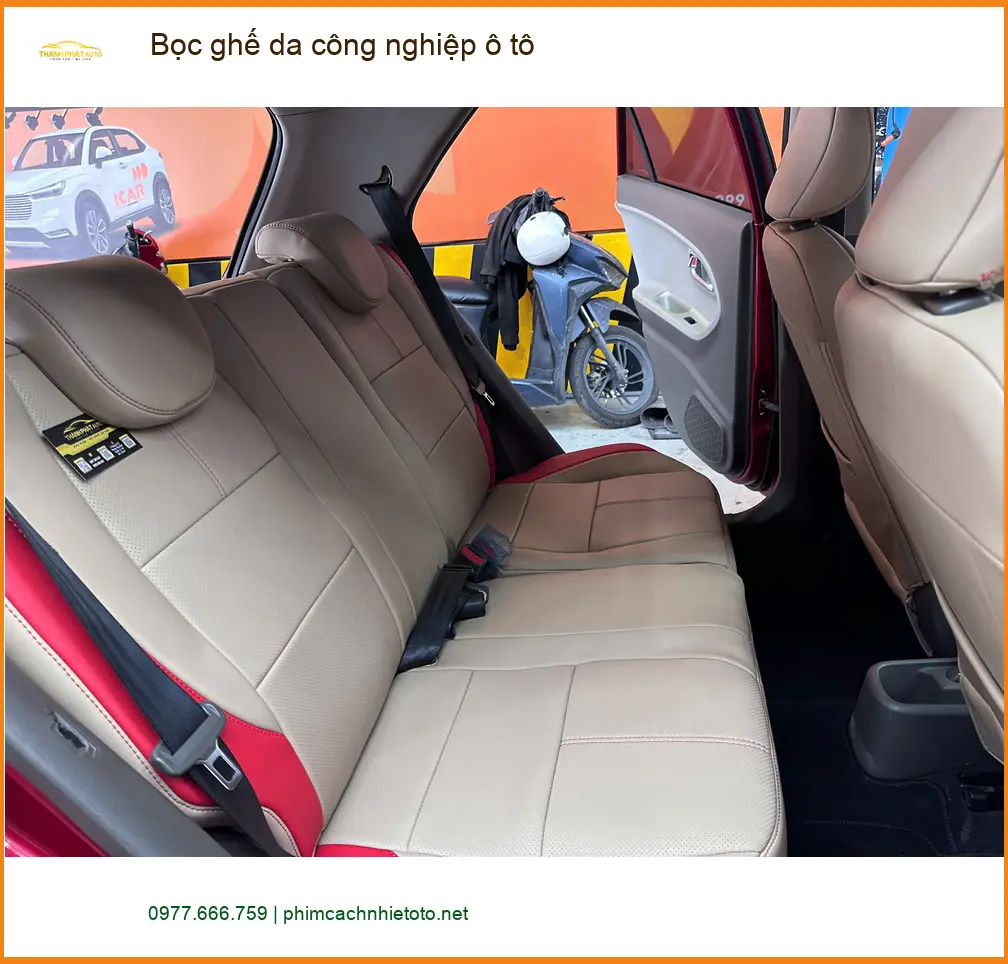 Anh Hải bọc ghế da công nghiệp ô tô Kia Carnival tại Quận 4.