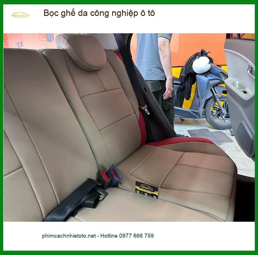 Anh Hải bọc ghế da công nghiệp ô tô Kia Carnival tại Quận 4. ảnh thực tế 3
