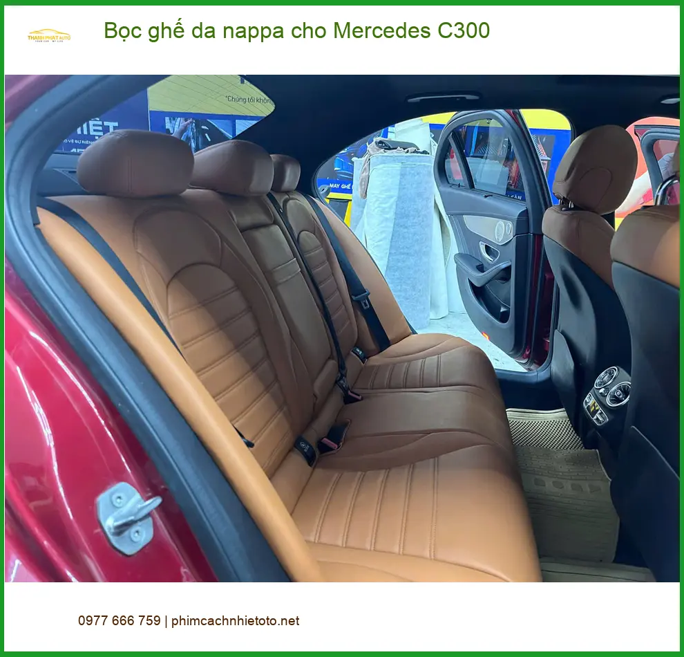 Chị Thảo bọc ghế da Nappa cho Mercedes C300 tại Quận 2 để nội thất xe sang trọng, bền đẹp ảnh thực tế 4