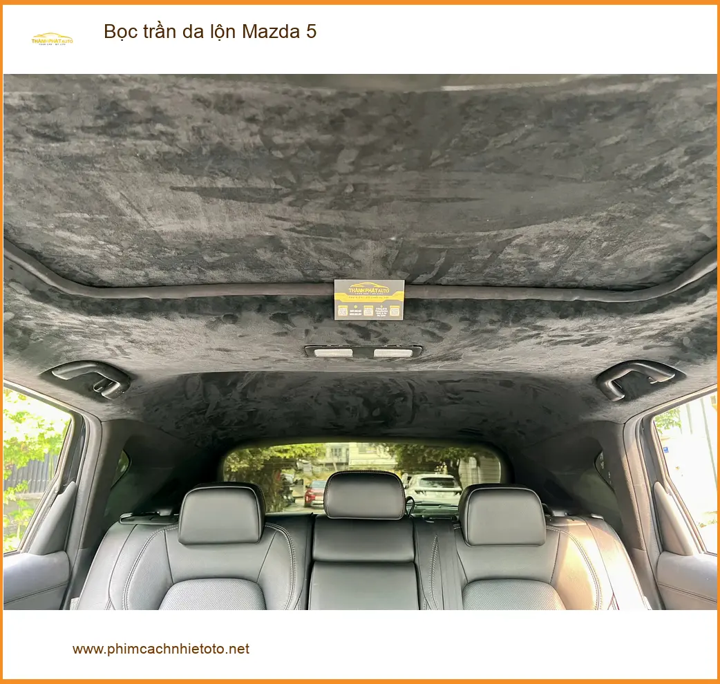 Chú Phước bọc trần da lộn Mazda 5 tại Quận 11 để nội thất sang trọng hơn