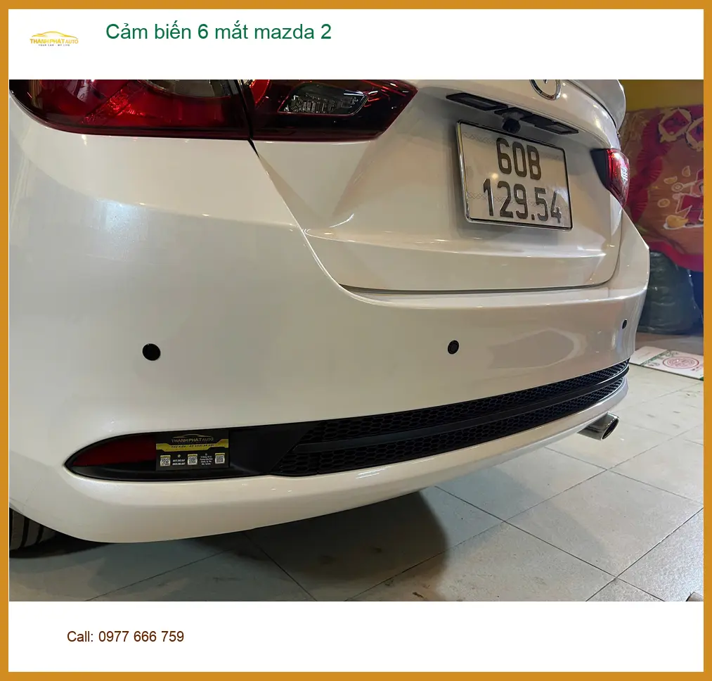 Chị Phương lắp cảm biến 6 mắt Mazda 2 tại Quận 9 để đỗ xe dễ dàng hơn