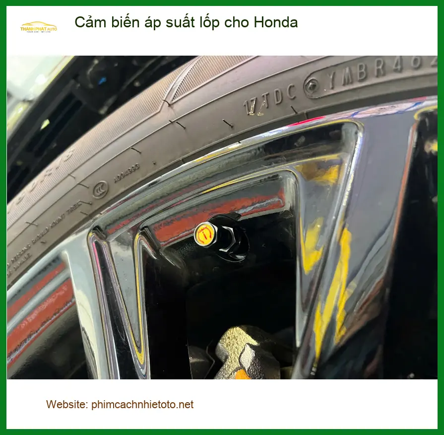 Chú Minh lắp cảm biến áp suất lốp cho Honda Civic tại Quận 11 để yên tâm lái xe. ảnh thực tế 5