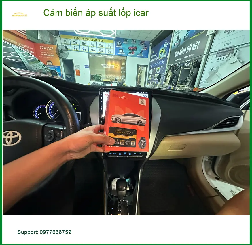 Chú Hoàng lắp cảm biến áp suất lốp iCar cho Toyota Fortuner ở Quận 3 ảnh thực tế 3
