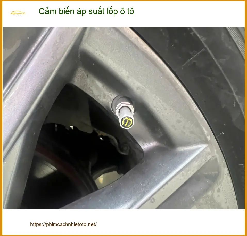 Chị Mai lắp cảm biến áp suất lốp ô tô Honda CRV ở Quận Huyện Nhà Bè