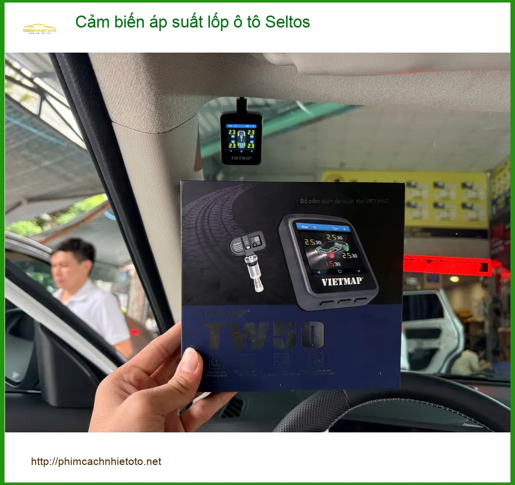 Anh Minh lắp cảm biến áp suất lốp Seltos tại Quận 12, an toàn trên mọi nẻo đường