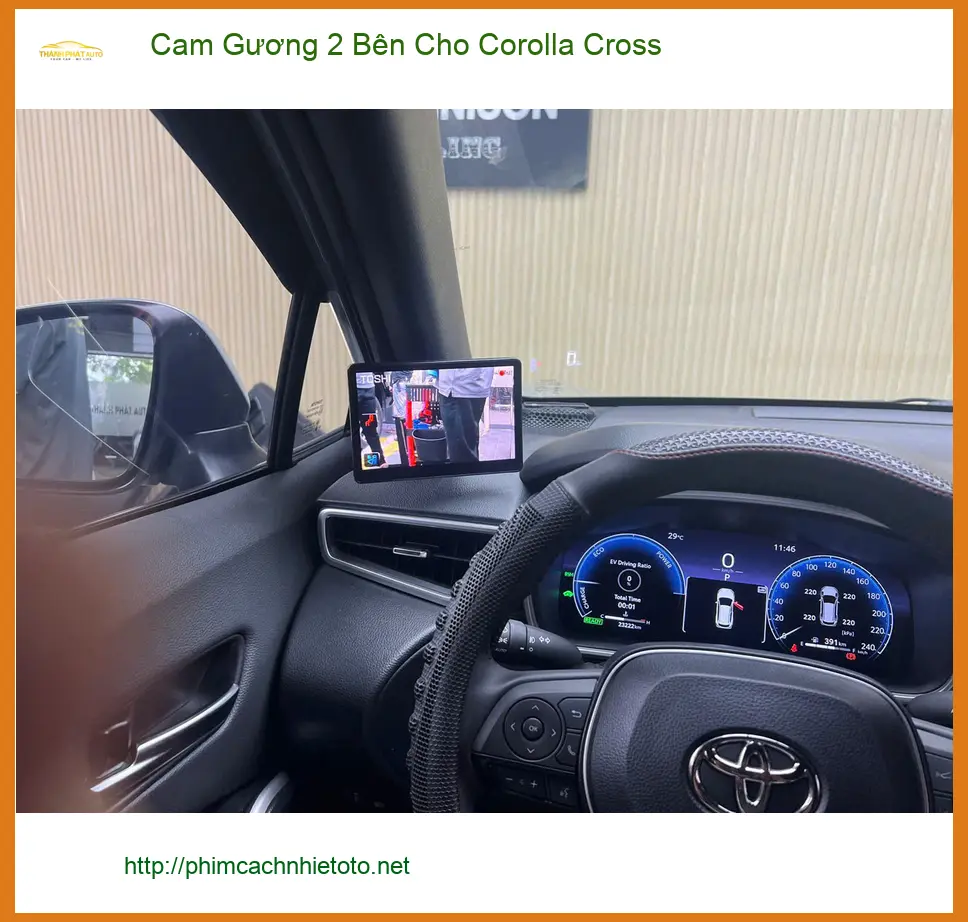 Anh Thắng lắp Cam Gương 2 Bên Cho Corolla Cross tại Quận 11 để dễ dàng lùi xe. ảnh thực tế 2