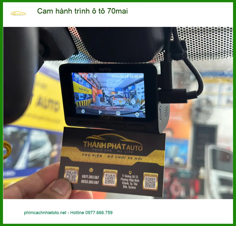 Chú Bình lắp Cam hành trình ô tô 70mai cho Kia Carnival tại Quận 12 để an toàn hơn
