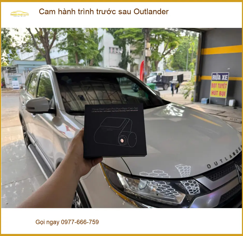 Chị Bích lắp cam hành trình trước sau Mitsubishi Outlander tại Quận 6 để an tâm di chuyển ảnh thực tế 2