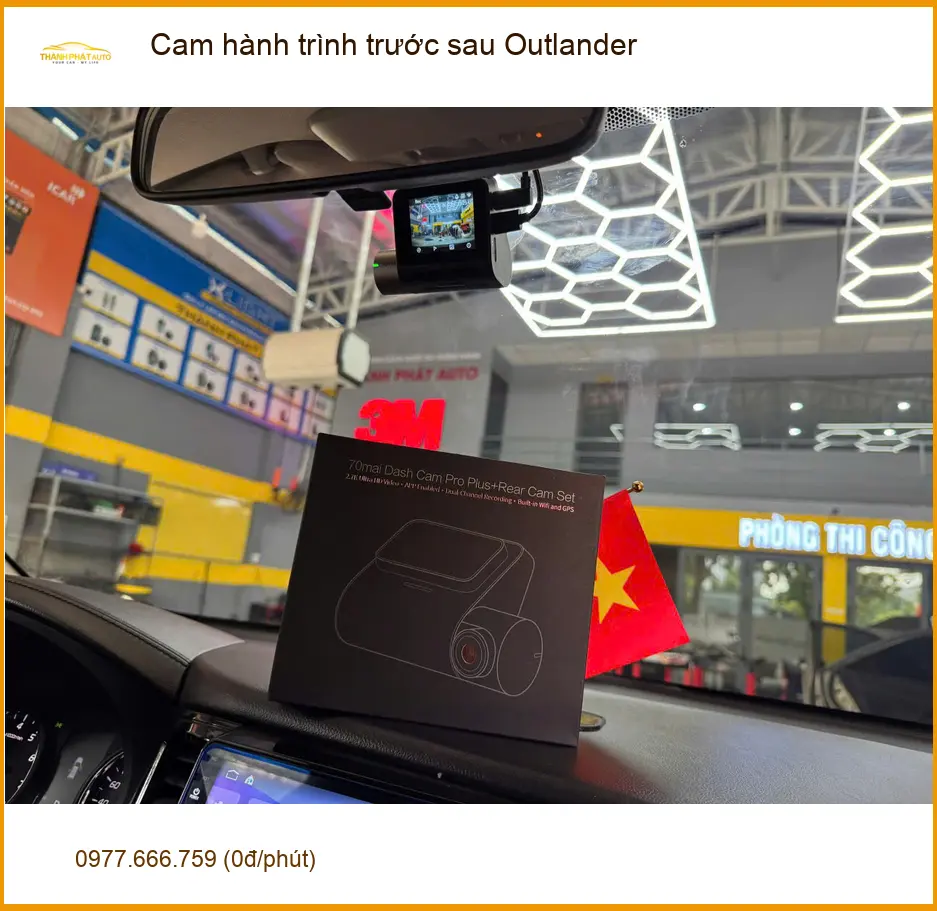 Chị Bích lắp cam hành trình trước sau Mitsubishi Outlander tại Quận 6 để an tâm di chuyển ảnh thực tế 4