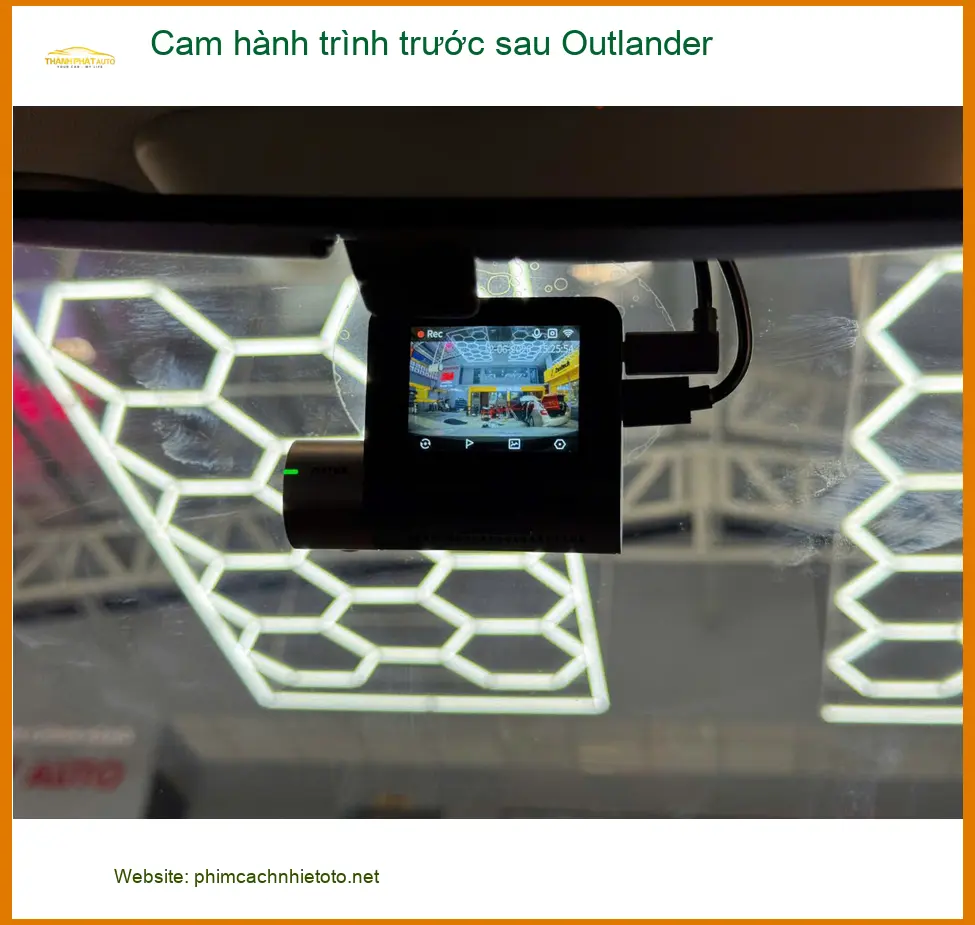 Anh Duy lắp cam hành trình trước sau Outlander để có bằng chứng khi va chạm trên đường tại Quận 9 ảnh thực tế 3