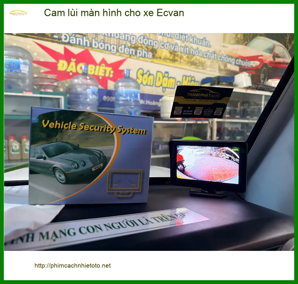 Chú Minh lắp cam lùi màn hình cho xe Ecvan tại Quận 7 vì màn zin khó quan sát ảnh thực tế 3