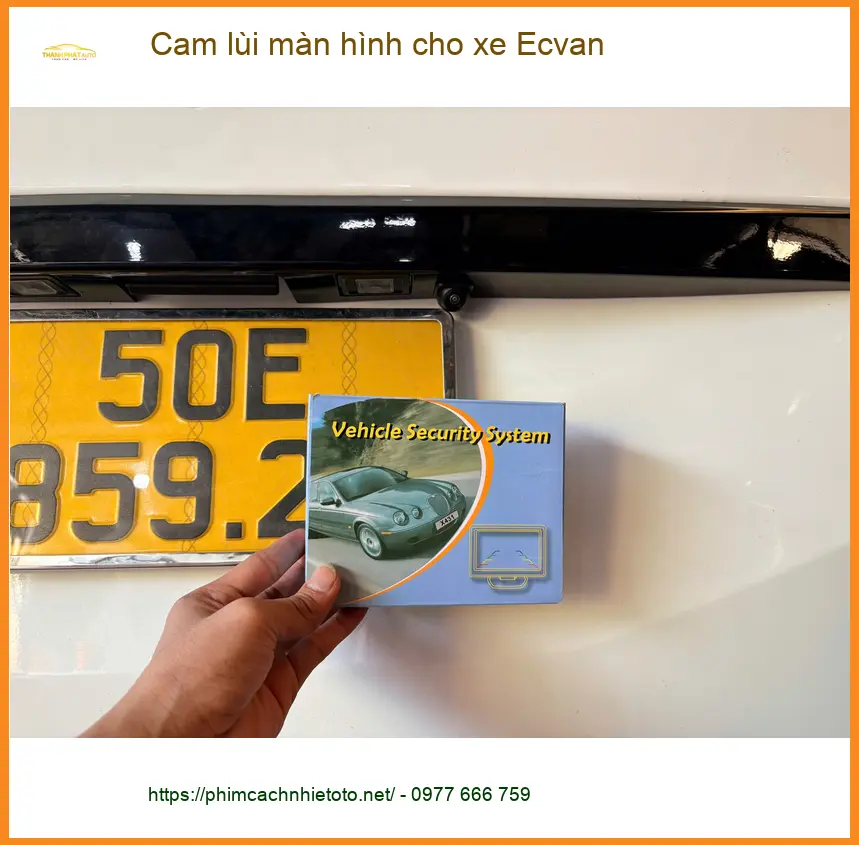 Anh Minh lắp cam lùi màn hình cho xe Ecvan ở Quận 1 dễ đỗ xe hơn ảnh thực tế 3