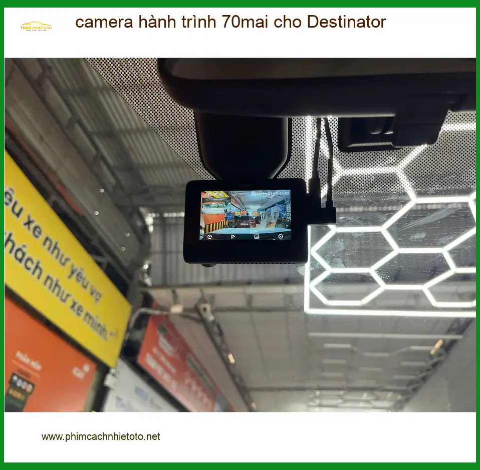 Chị Thảo lắp camera hành trình 70mai cho VinFast Lux A2.0 tại Quận 2 ảnh thực tế 4